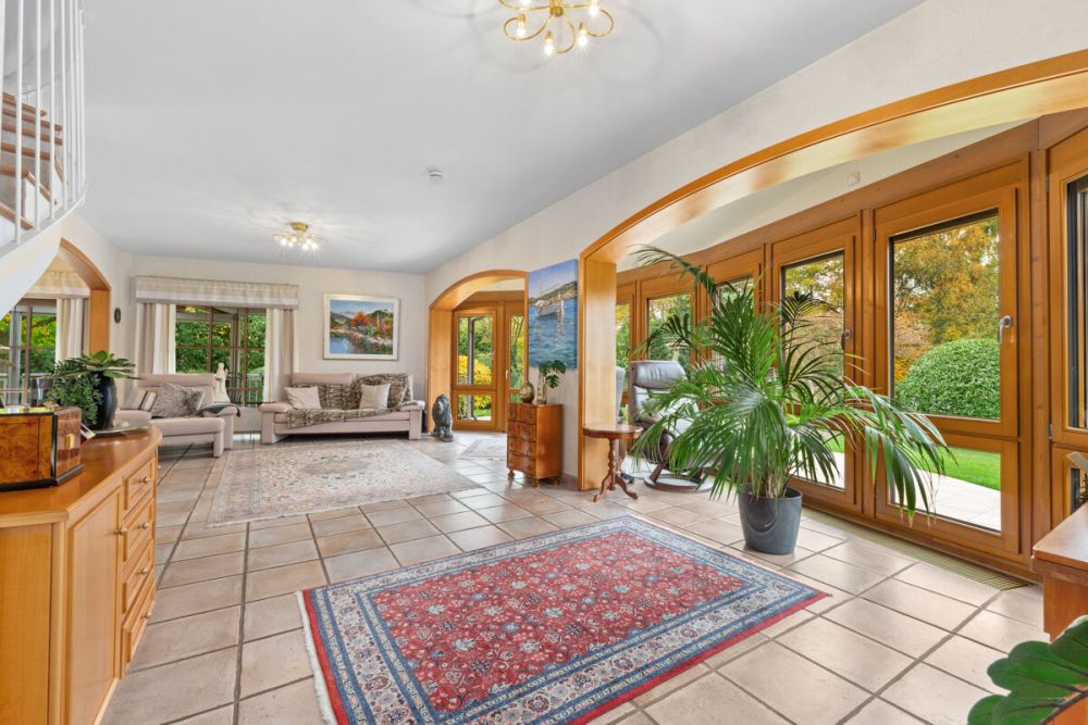 Einzigartiges Mehrgenerationenhaus inklusive traumhaftem Wellnessbereich auf weitläufigem Grundstück