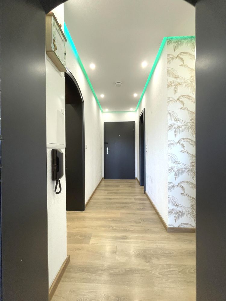 Flur mit Ambiente-Licht