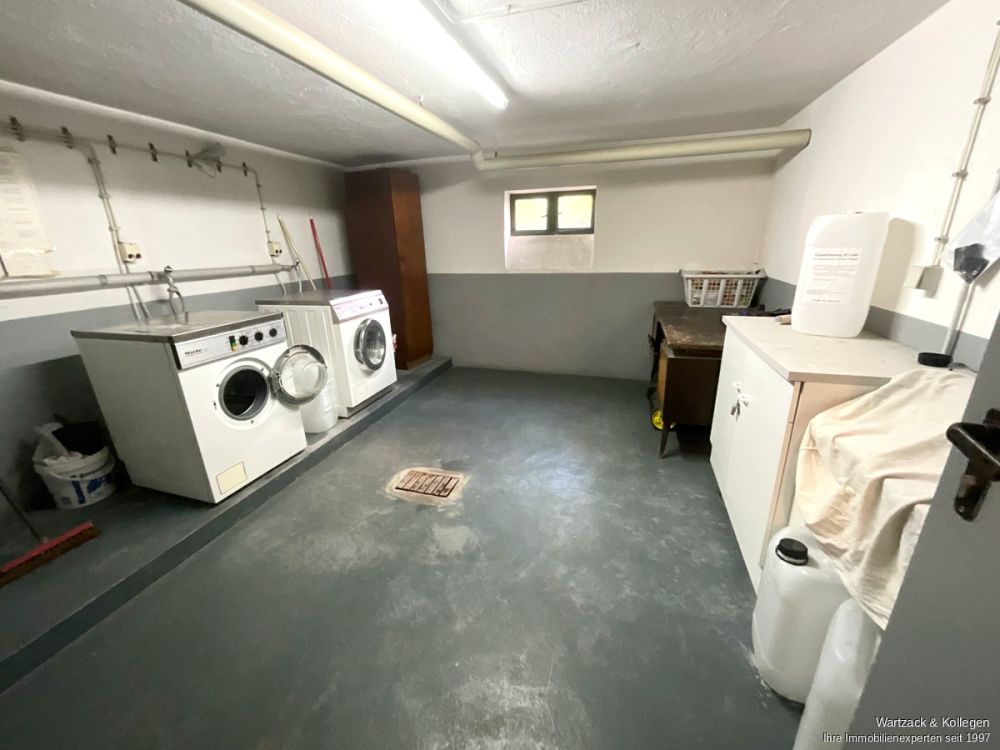 3-Zimmer-Wohnung 
mit 75 m² Wohnfläche 
und Südbalkon 
sofort zur Nutzung frei!