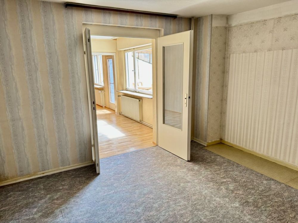 Ein- bis Zweifamilienhaus + Bauplatz