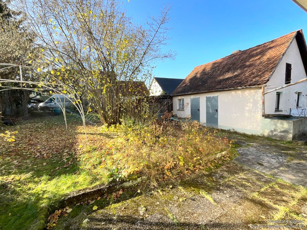 Kleines Einfamilienhaus zur Sanierung oder Abriss
mit wunderschönem Grundstück in Schwabach