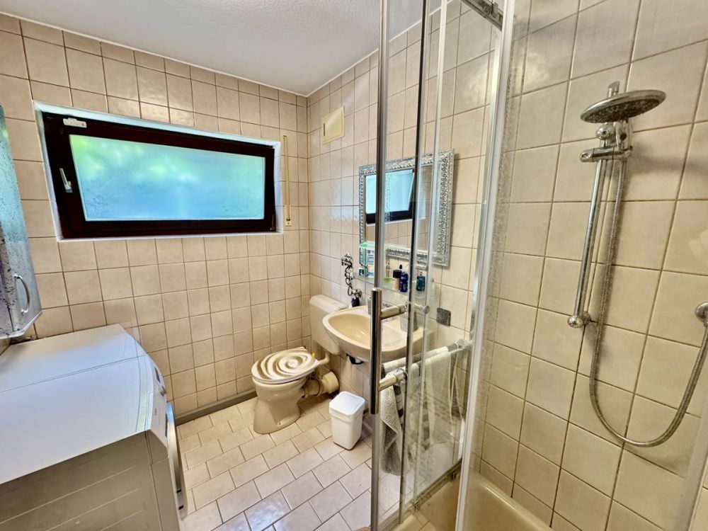 Freistehendes Einfamilienhaus in Traumlage
- Offen, großzügig und umgeben von Grün -