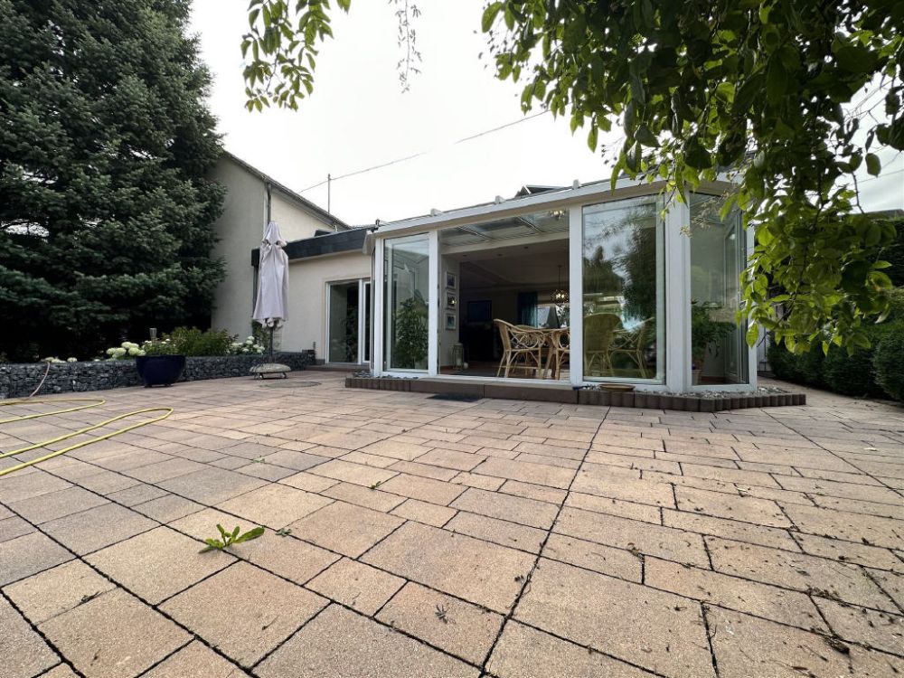 Sehr gepflegtes Einfamilienhaus mit großem Grundstück!