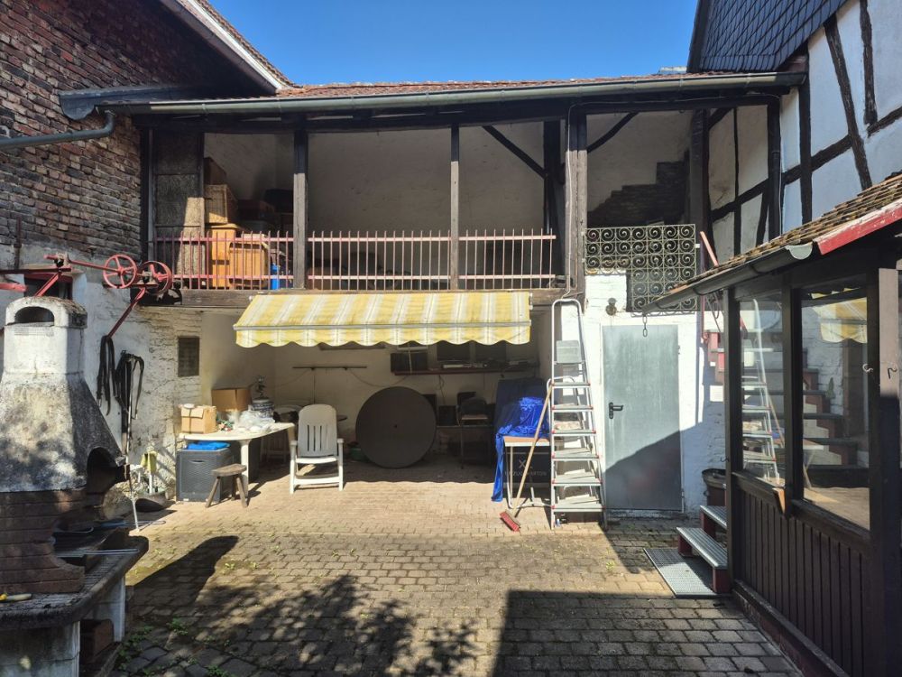 Historisches Fachwerkidyll mit Innenhof und Scheune  – eine Ruheoase im Herzen von Bischofsheim