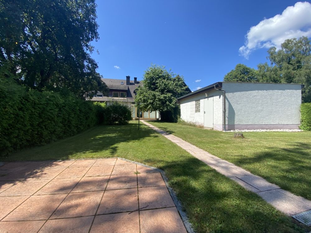 Wohnen am Merklsteig - Charmantes Reihenmittelhaus mit Garage, Wintergarten, Freischwimmbecken und zusätzlichem Gartengrundstück in begehrter Wohnlage in Weiden!