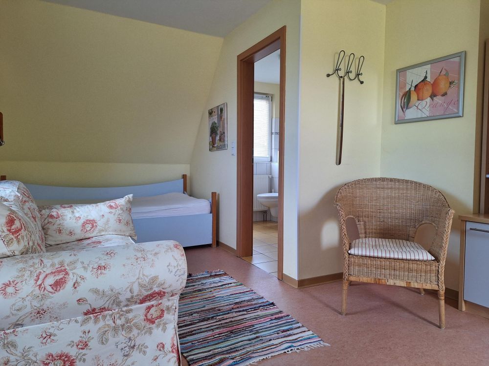 Zauberhaftes, naturnahes Wohnen und / oder Arbeiten unter Reet an der Ostsee