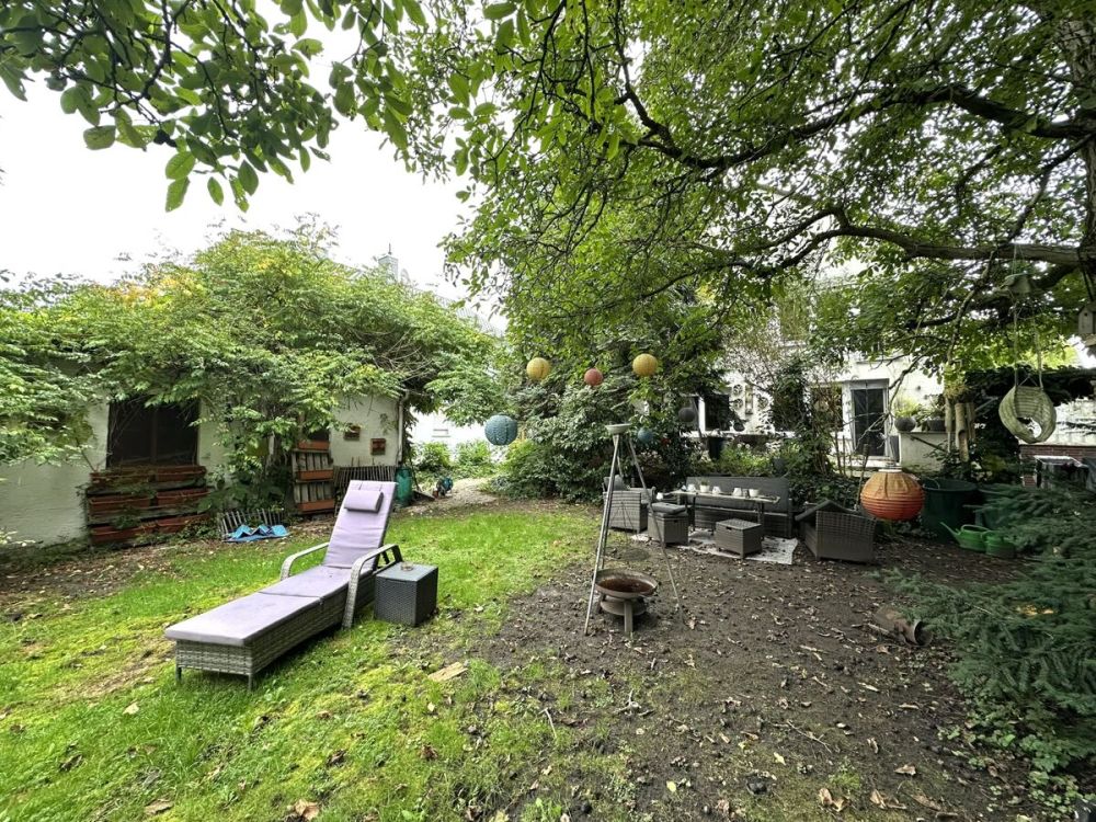 Großzügiges Einfamilienhaus auf weitläufigem Grundstück – Potenzial für weitere Bebauung