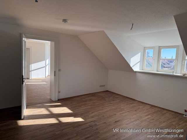 Frisch sanierte Wohnung im Dachgeschoss zu vermieten!