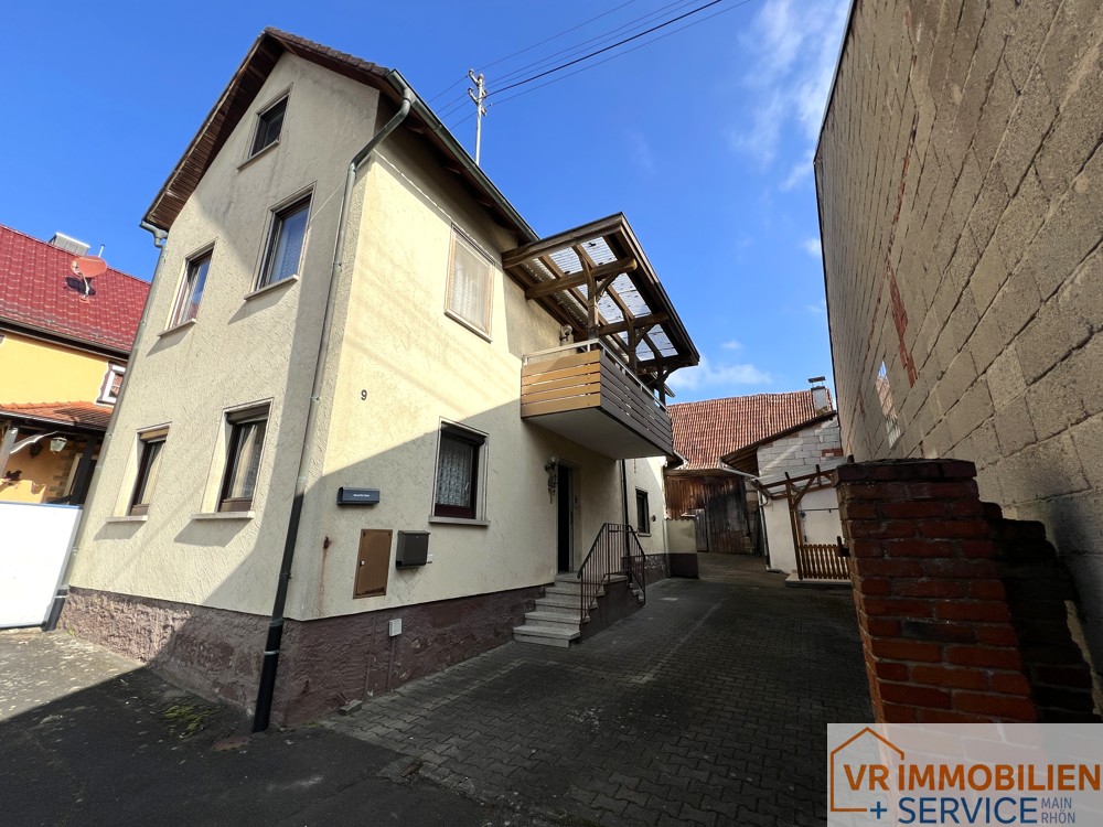 Einfamilienwohnhaus mit Nebengebäuden und Scheune im Ortskern von 97702 Seubrigshausen!