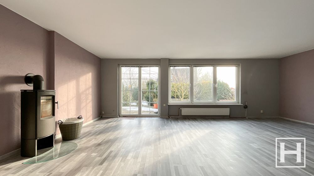 Geräumiges Wohnzimmer