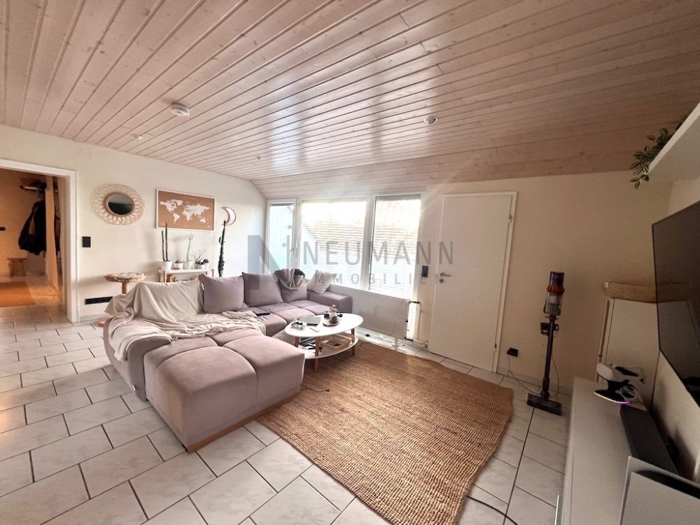 Große, helle 4 Zimmer Wohnung mit Loggia in Mörfelden