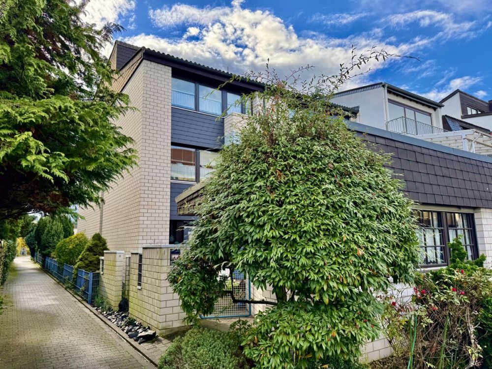 Architektur mit Charakter
großzügiges Split-Level-Haus mit 
separaten Vordergebäude, Garten & Garage