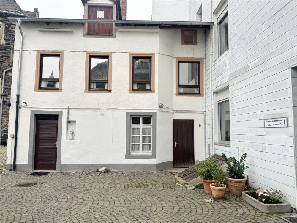 Stattliches Wohn- und Geschäftshaus in exponierter Lage