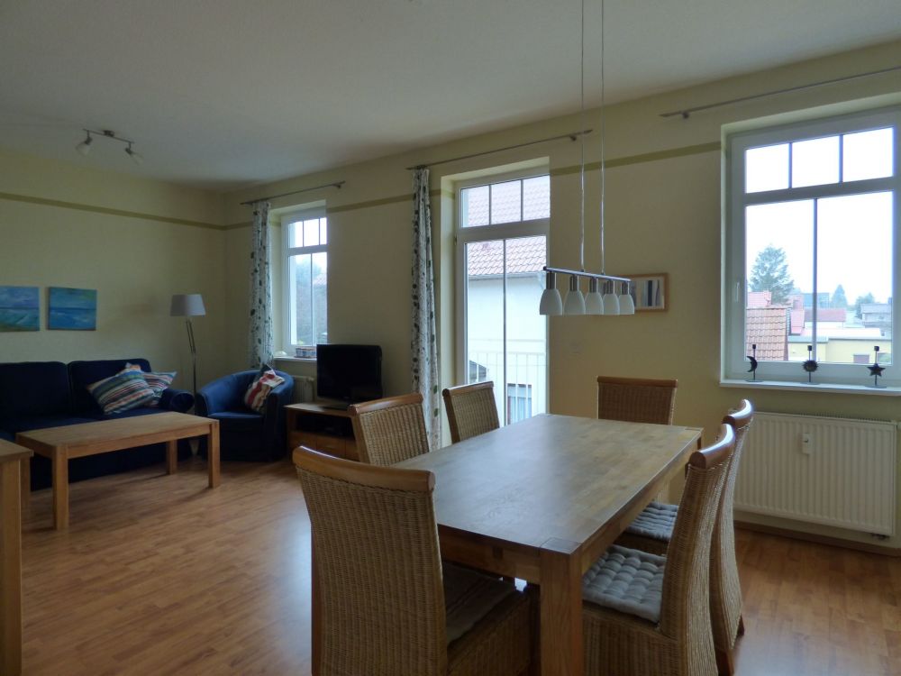 Dauerwohnen und Ferienvermietung möglich / genehmigt