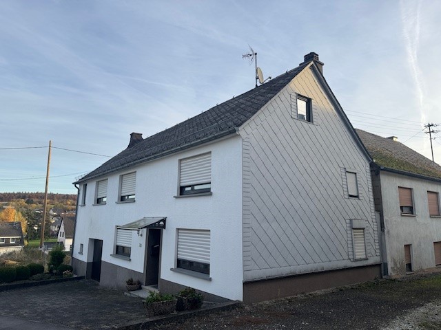 Wohnhaus mit zusätzlichem Wiesengrundstück