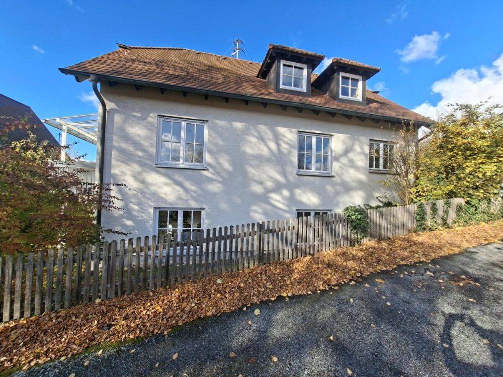 Großzügige Pfarrhauswohnung auf 2 Ebenen in Hürben!