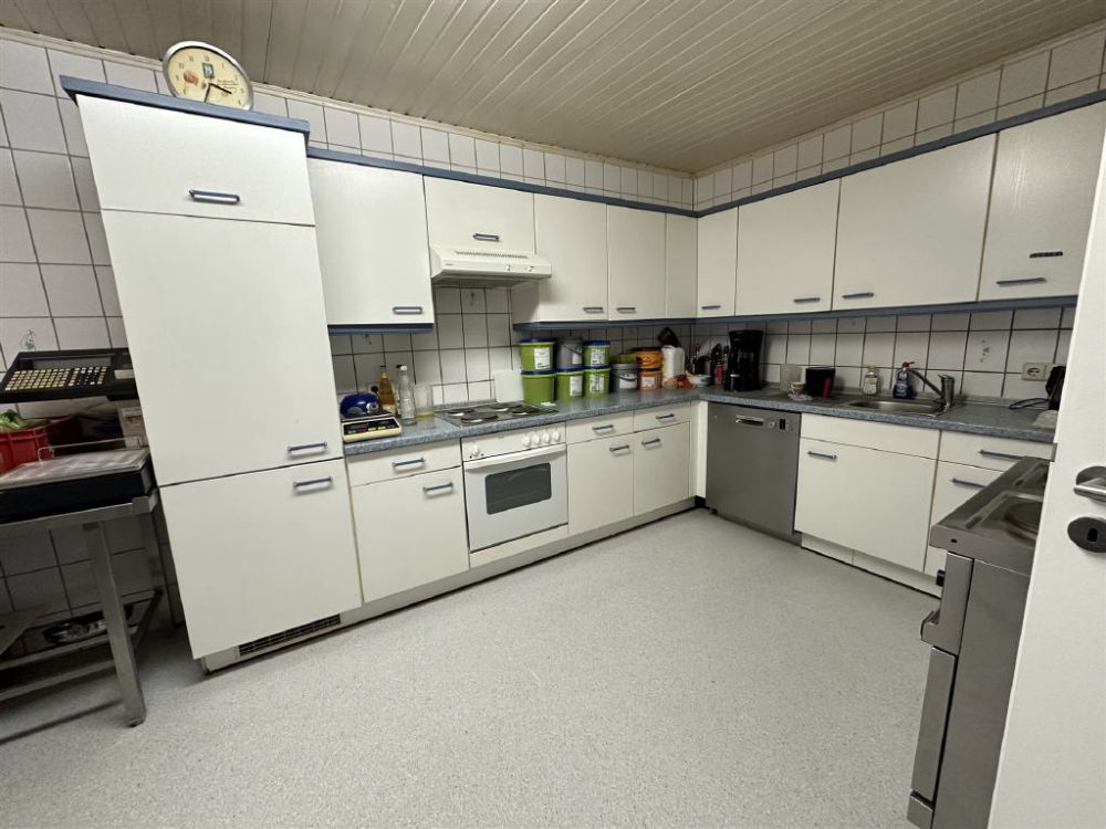 Wohn- und Geschäftshaus mit Ausbaupotenzial in zentraler Lage!