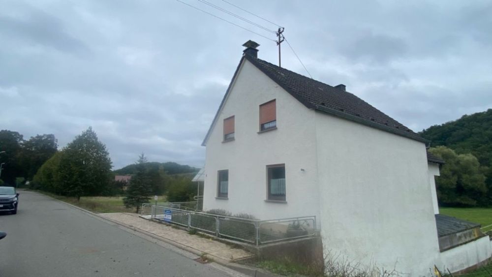 Großzügiges Zweifamilienhaus an Ortsrandlage