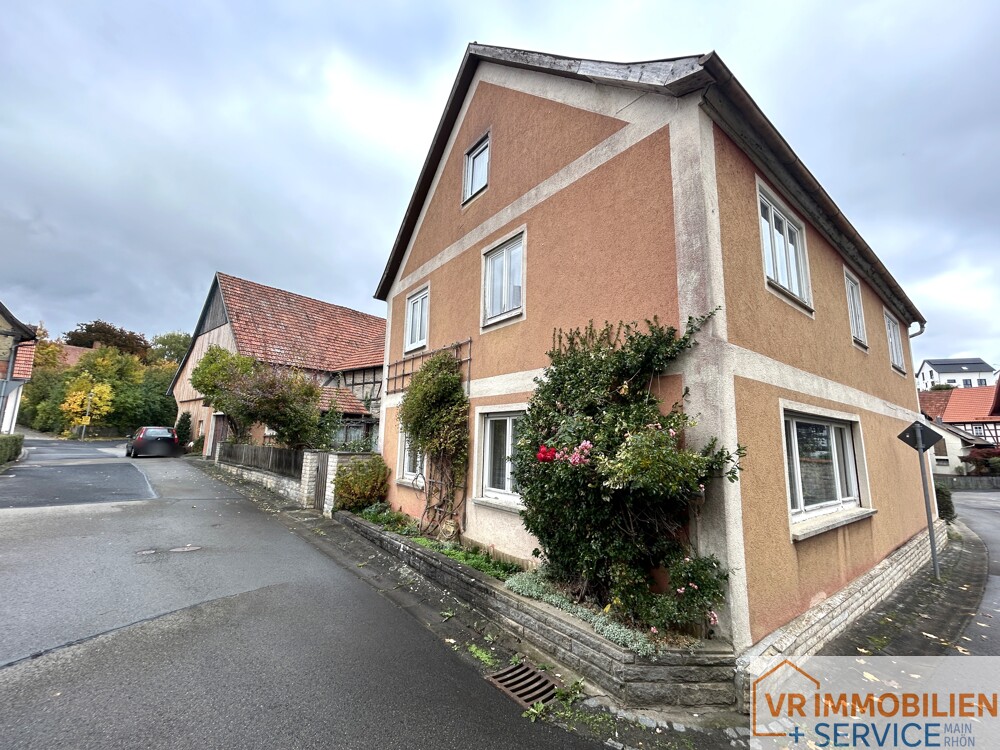 Haus mit Geschichte: Ehemaliger Dorfladen mit Wohnhaus und Nebengebäuden in 97645 Urspringen!