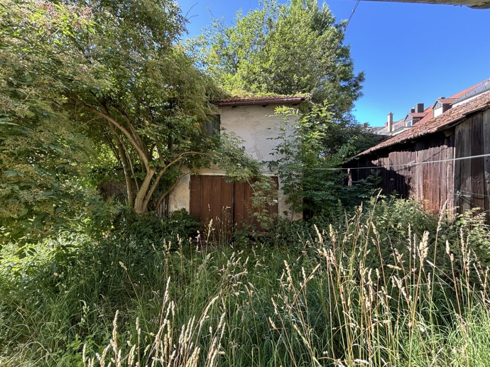 Attraktives Grundstück mit Potenzial – Sanierungsbedürftiges Haus in begehrter Lage