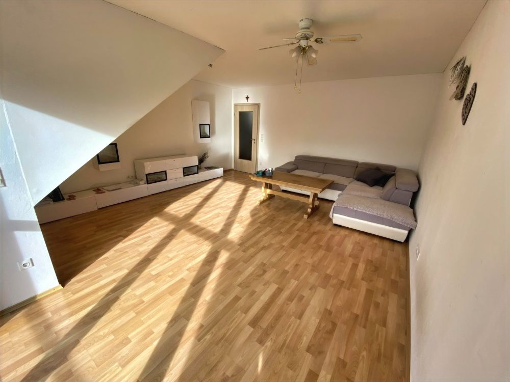 Schöne 2 Zimmer Dachgeschosswohnung zentral in Ismaning