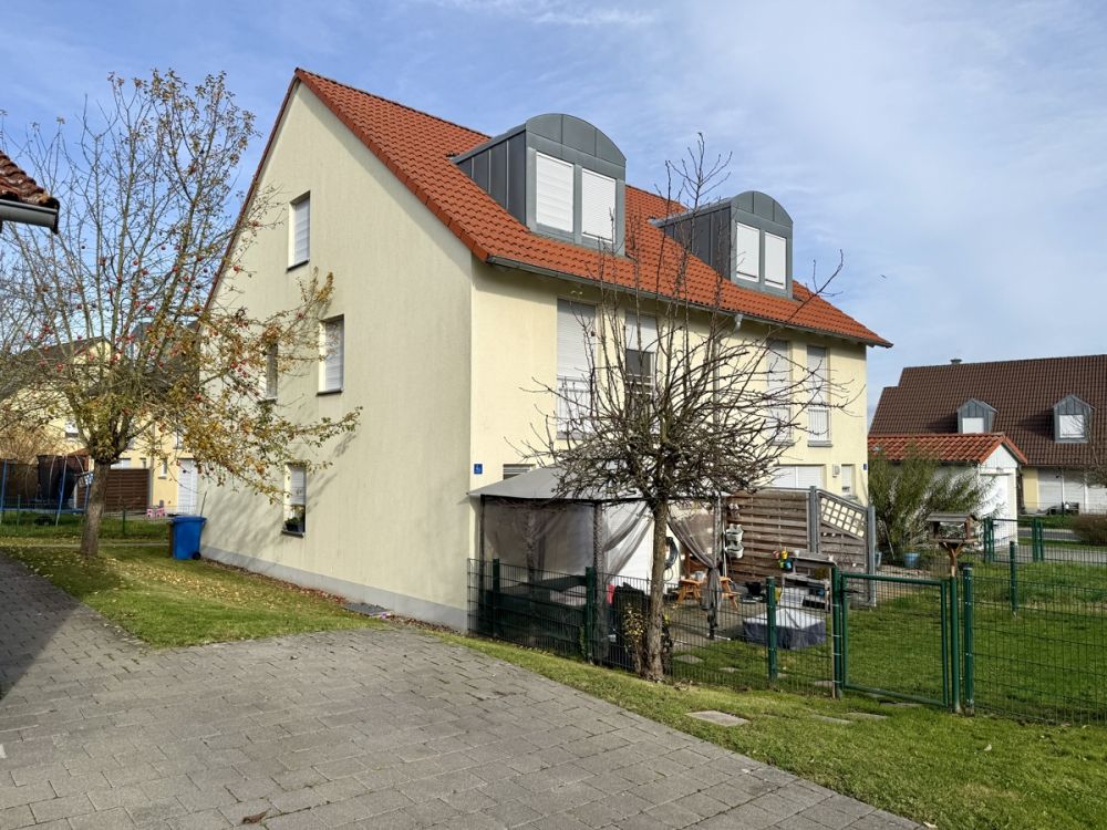 Doppelhaushälfte mit langfristigem Mietvertrag!