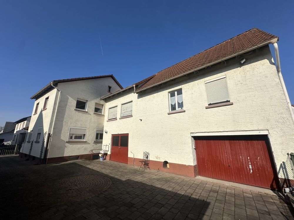 Hofansicht mit Anbau