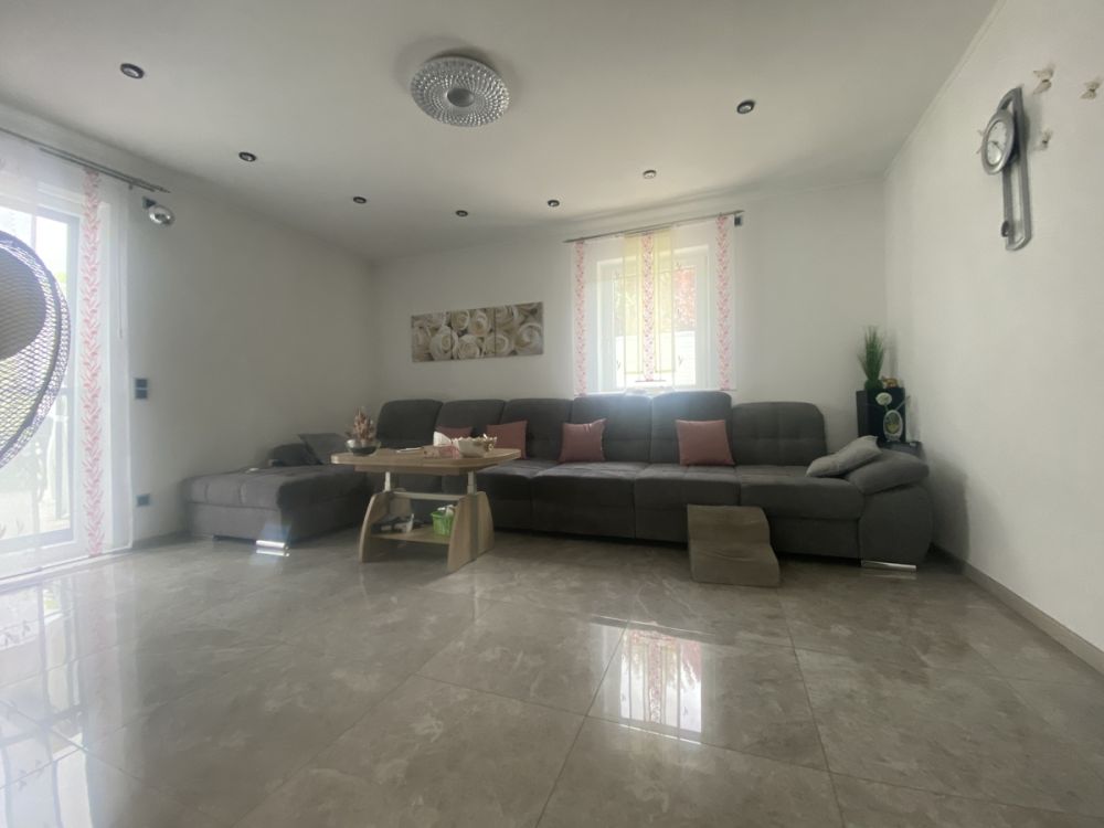 Sehr schöner, moderner Bungalow mit großem Carport in Störnstein zu verkaufen!