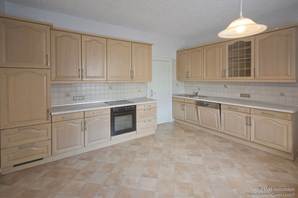 Geräumiges Einfamilienhaus mit Garten in Kirchhatten