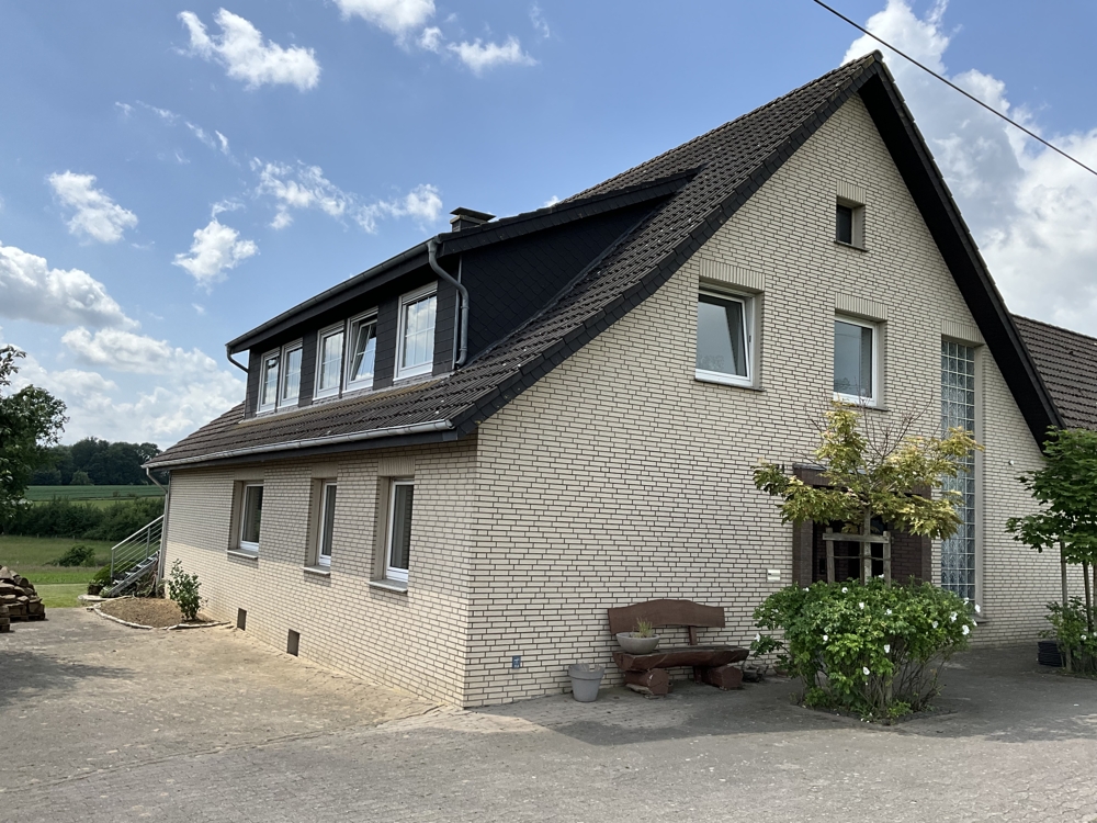 Zuhause am Randes eines Naturschutzgebietes - mit Entwicklungspotential!