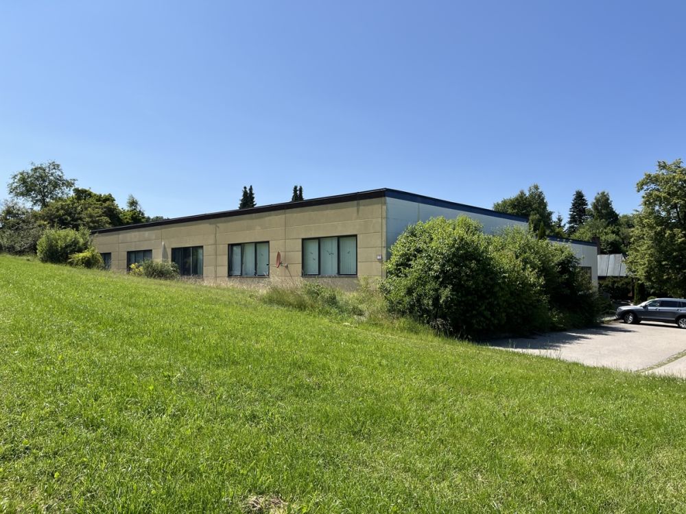 Fertigungsgebäude in Massivbauweise am Ortsrand von Floß mit vielseitigen Nutzungsmöglichkeiten