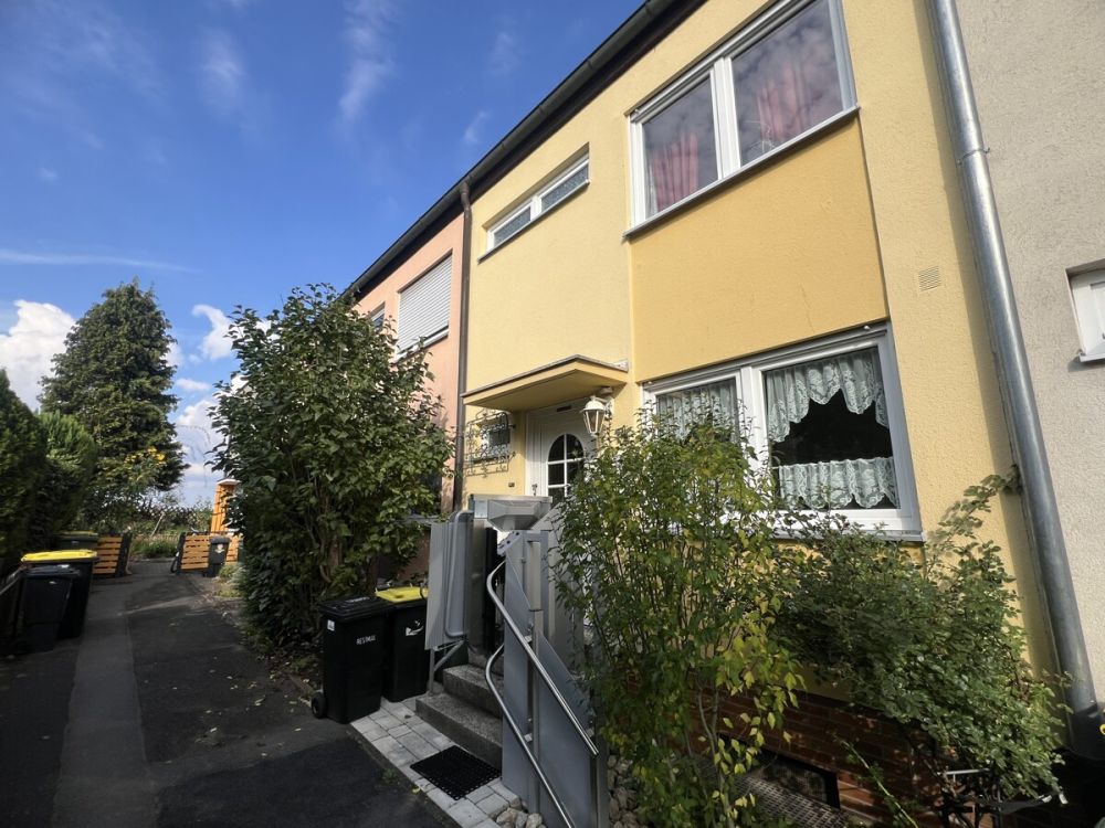 Hier wohnen Sie mit Ihrer Familie ruhig und idyllisch und sind Ruck-zuck in der Stadt! (2)