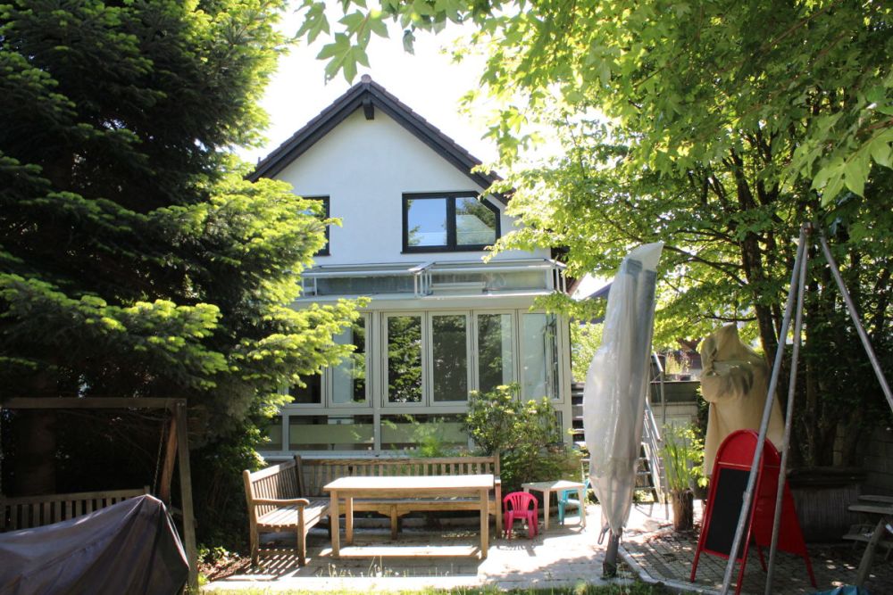 Hofheim-Toplage
Wunderbare Doppelhaushälfte mit Einliegerwohnung