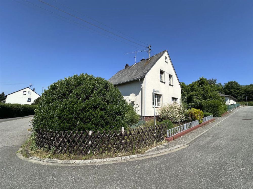 Einfamilienhaus mit schönem Eckgrundstück!