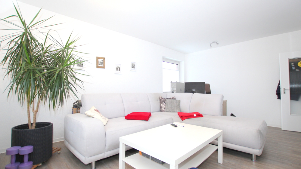 Renovierte 3-Zimmer-Obergeschosswohnung mit Loggia in Bad Zwischenahn – Ofen / nahe Oldenburg (2)