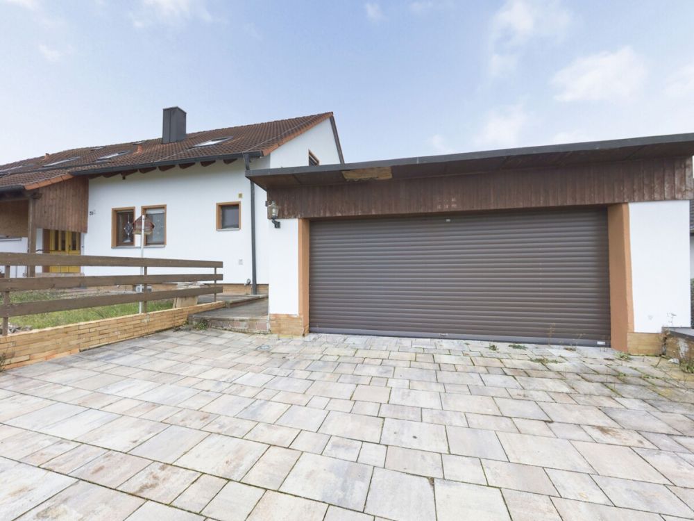 Genügend Platz für die ganze Familie - großzügige  Haus-im-Haus -Eigentumswohnung bei Bad Windsheim (2)