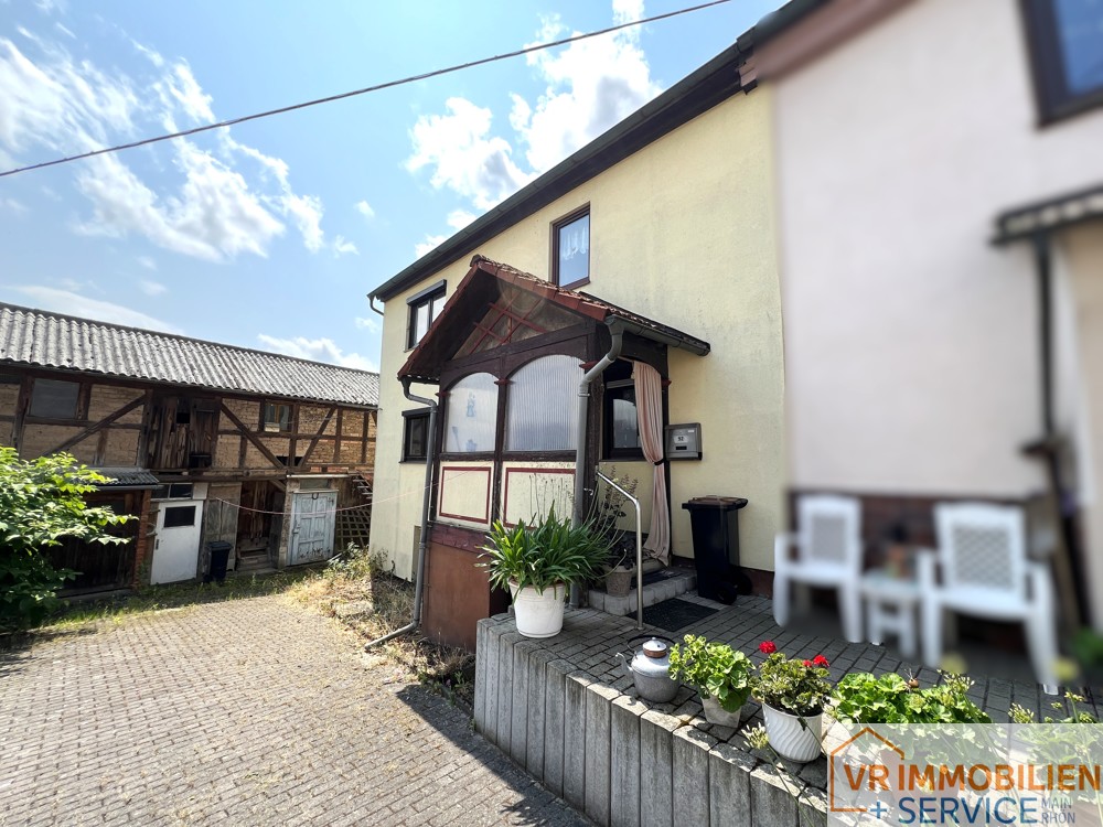 Ländliche Ruhe genießen – Doppelhaushälfte mit viel Platz in 98617 Helmershausen!