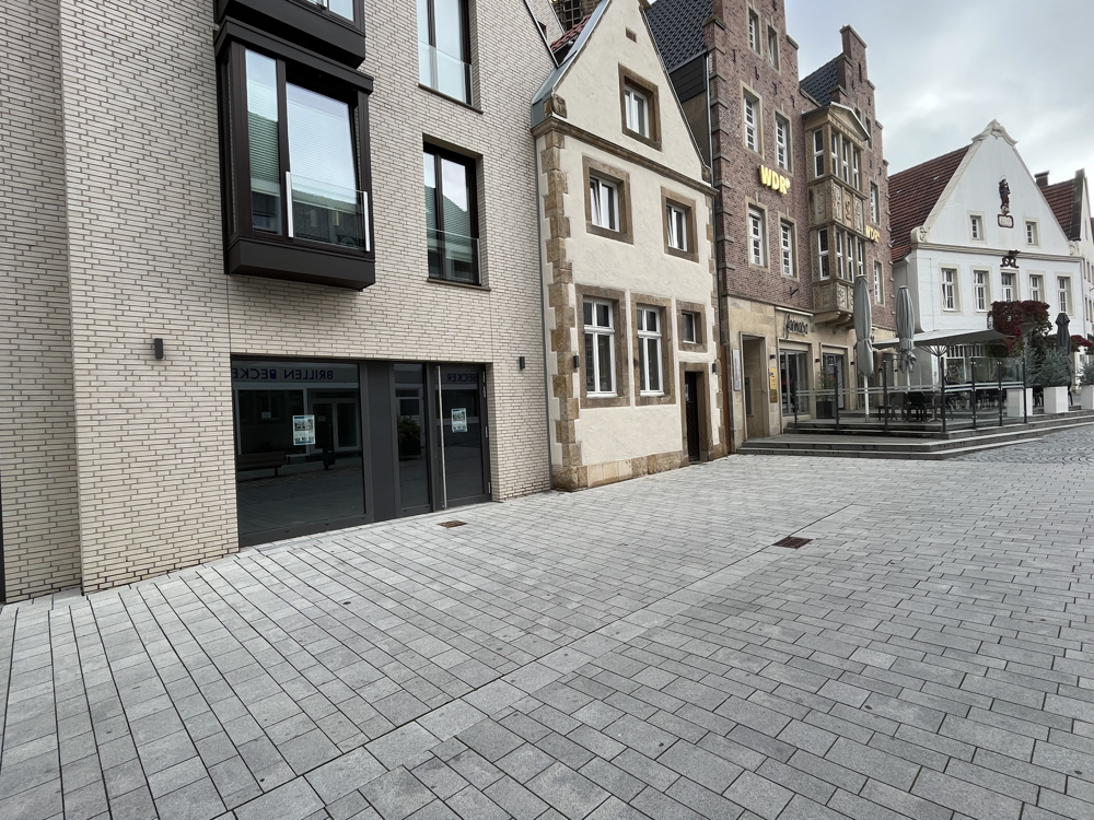 Großzügige Gewerbefläche mit vielen Möglichkeiten
direkt am Marktplatz  zu vermieten! (2)