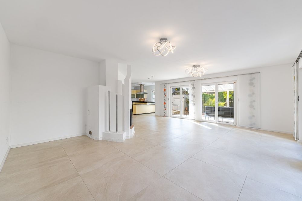 Zweifamilienhaus der Extraklasse - Hier lässt es sich gut leben und arbeiten