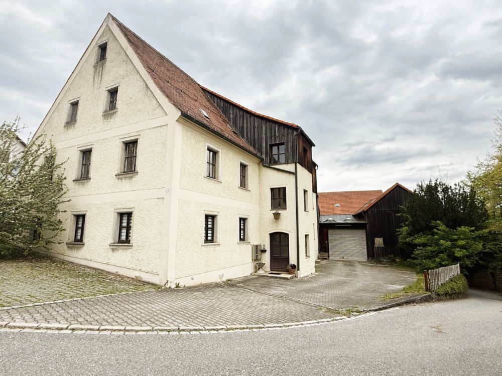 Individualisten aufgepasst – Historisches Anwesen mit vielfältigen Nutzungsmöglichkeiten in Thumsenreuth!