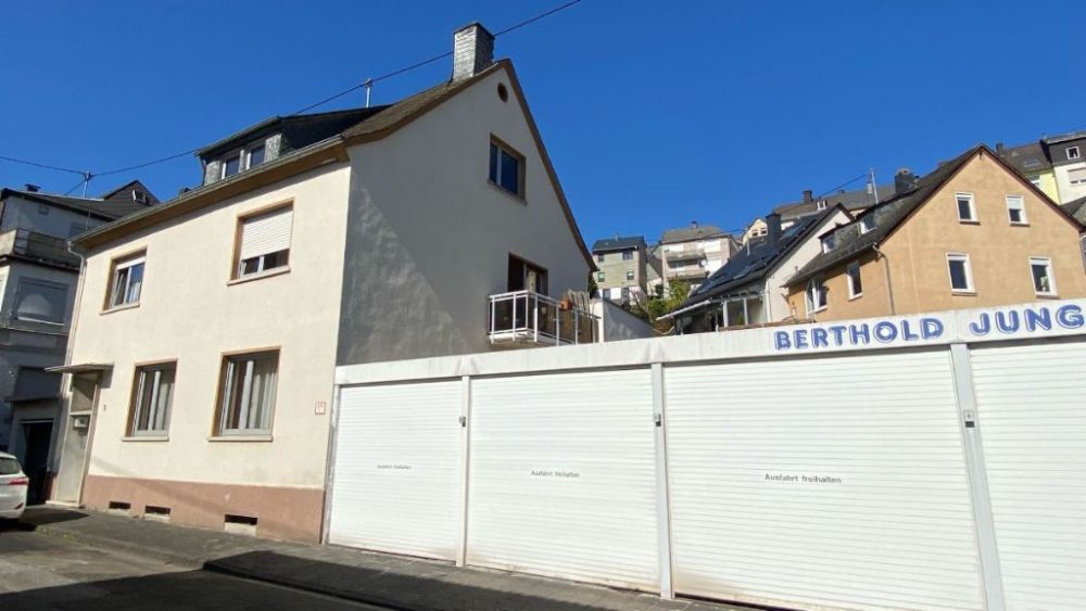 Wohnhaus mit Carportstellpätzen