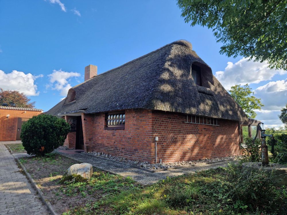 Charmantes Reetdachhaus sucht neue Bewohner für ein liebevolles Zuhause