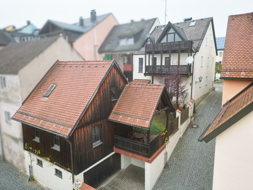 Voll vermietetes Wohn-/Geschäftshaus im Zentrum von Eschenbach! (2)