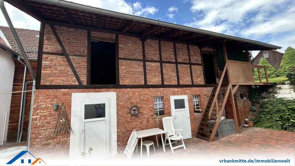 Gepflegtes Einfamilienhaus mit geräumiger Scheune und Garten