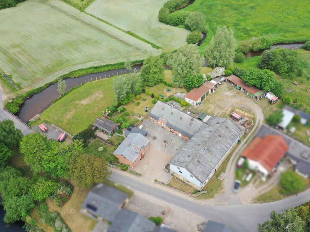 Der Traum vom eigenen Resthof: viel Platz, Pferdestallungen & 3-Mietwohnungen direkt an der Treene