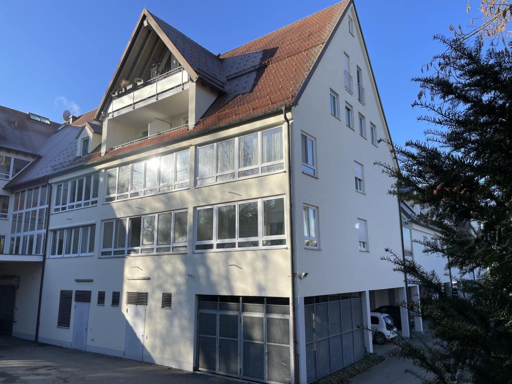 im 1. OG (geöffnetes Fenster)