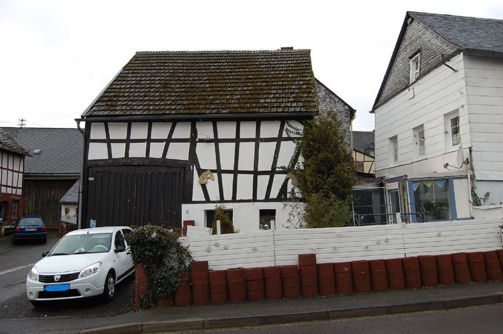 Kleines Zuhause mit Scheune