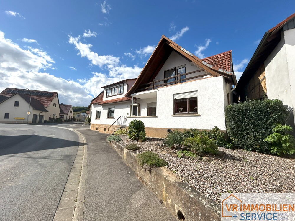 Wohnen & Leben auf dem Land: Großzügiges Wohnhaus mit Halle und Garten in 97633 Gollmuthhausen!