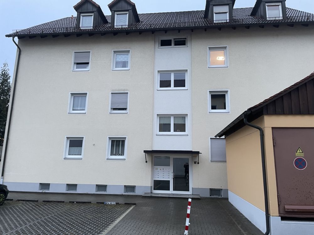 Sehr schöne, sonnige 3-Zimmer-Wohnung mit Balkon und Stellplatz in Altenstadt/WN zu verkaufen!