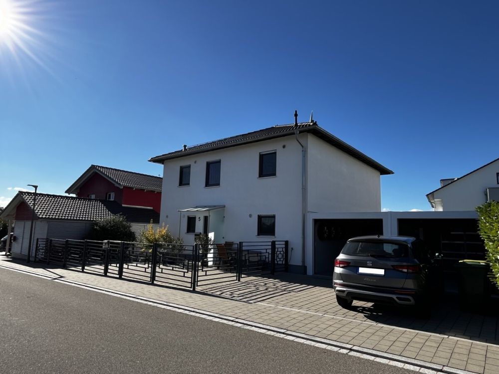 Zeitlos modern, perfekt für die junge Familie - Neuwertiges Einfamilienhaus in Schillingsfürst
